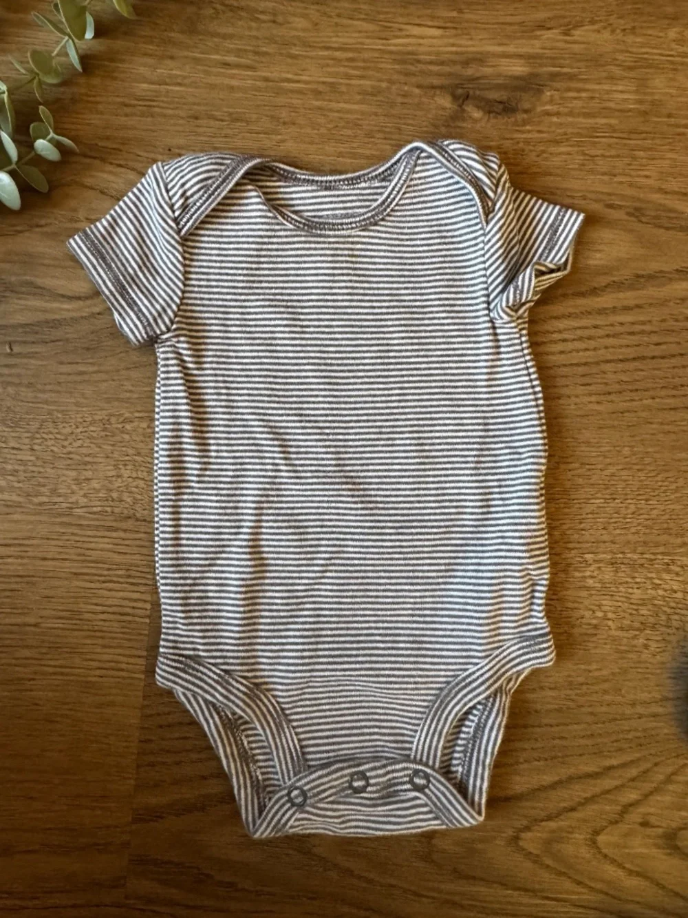 6-Piece Baby Boy Clothing Bundle 0-6M Bodysuits Romper Sleeper Uniqlo Cat & Jack